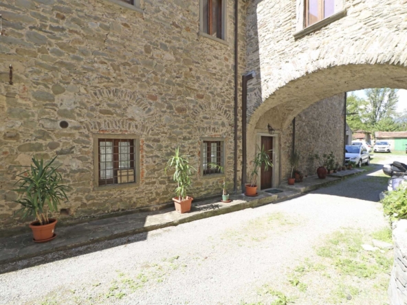 Pontremoli property